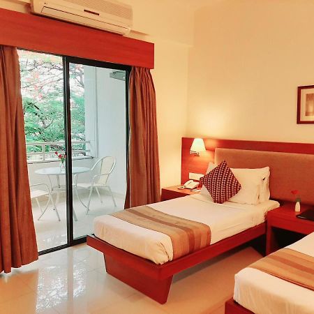 Hotel Phoenix Koregaon Park Пуне Екстер'єр фото