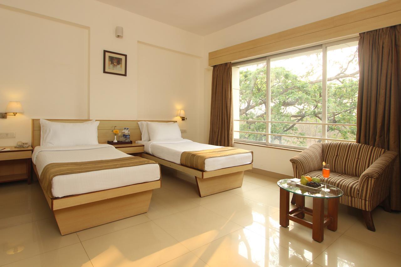 Hotel Phoenix Koregaon Park Пуне Екстер'єр фото