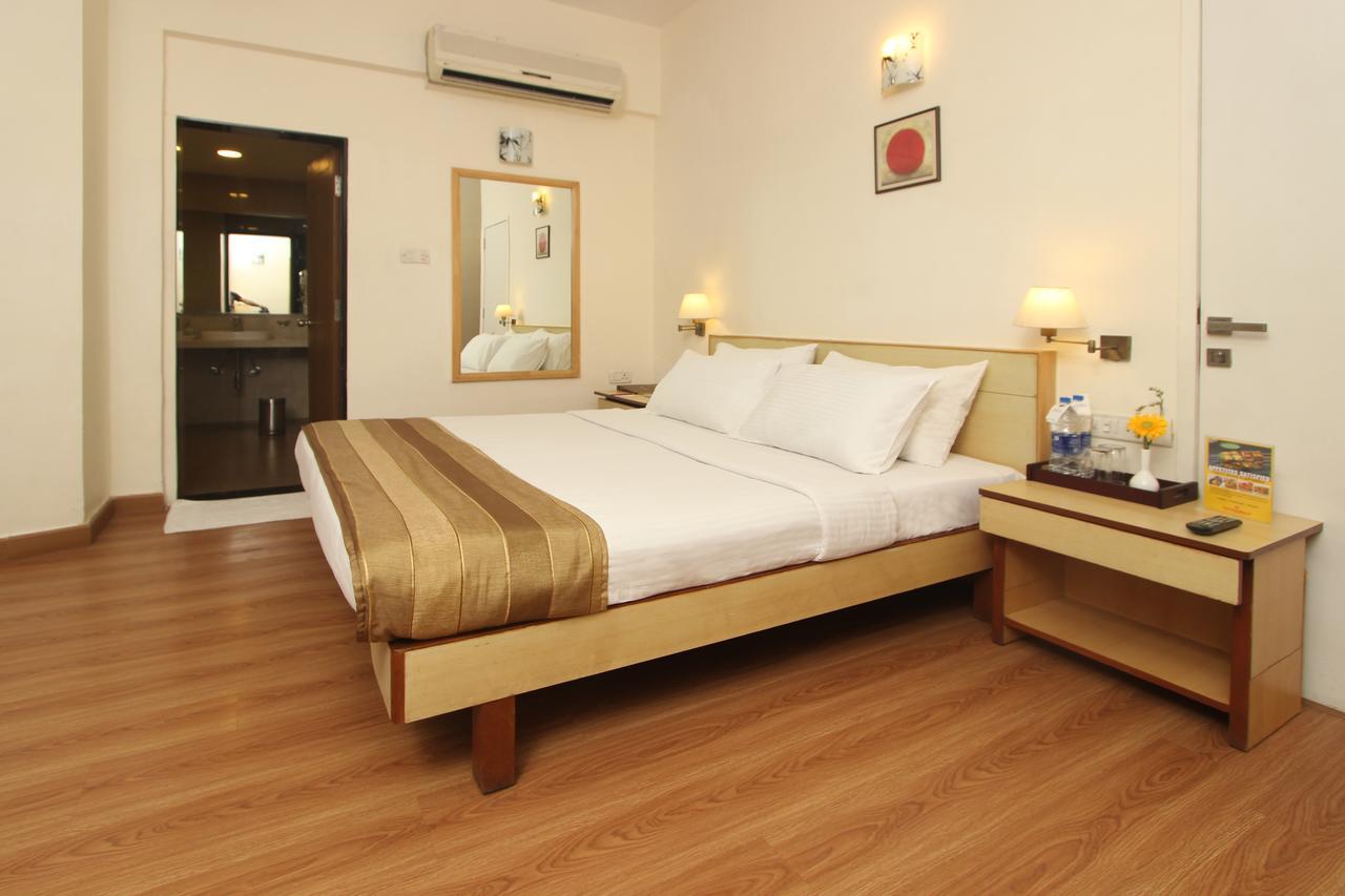 Hotel Phoenix Koregaon Park Пуне Екстер'єр фото