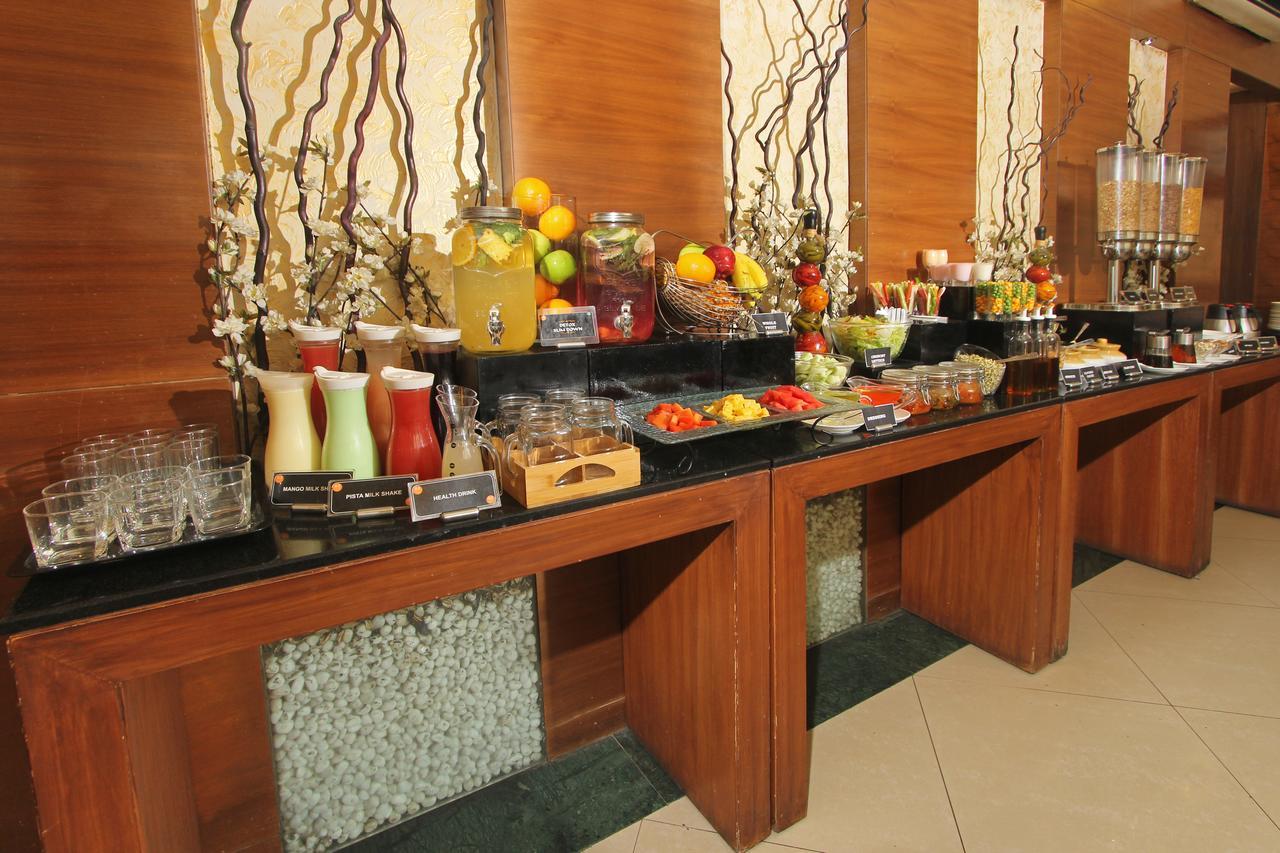 Hotel Phoenix Koregaon Park Пуне Екстер'єр фото