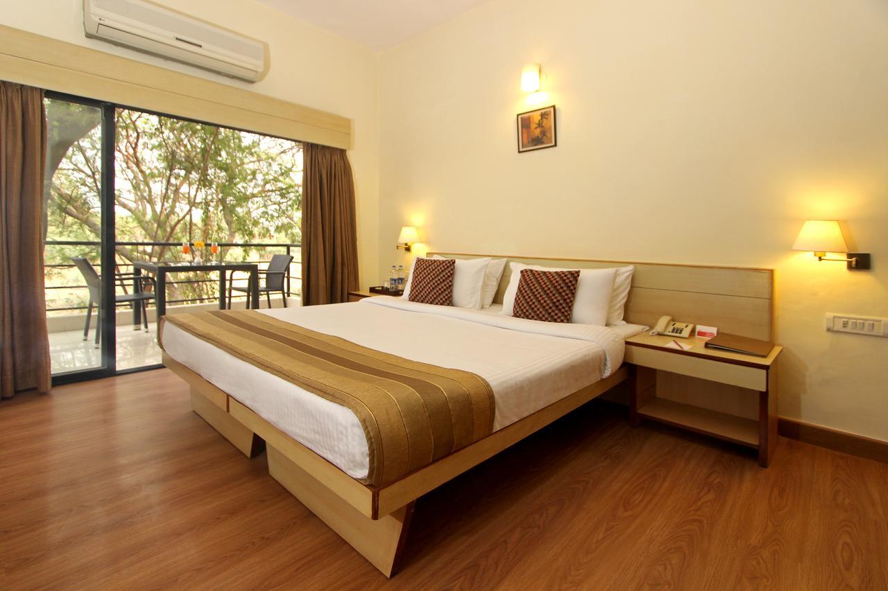 Hotel Phoenix Koregaon Park Пуне Екстер'єр фото