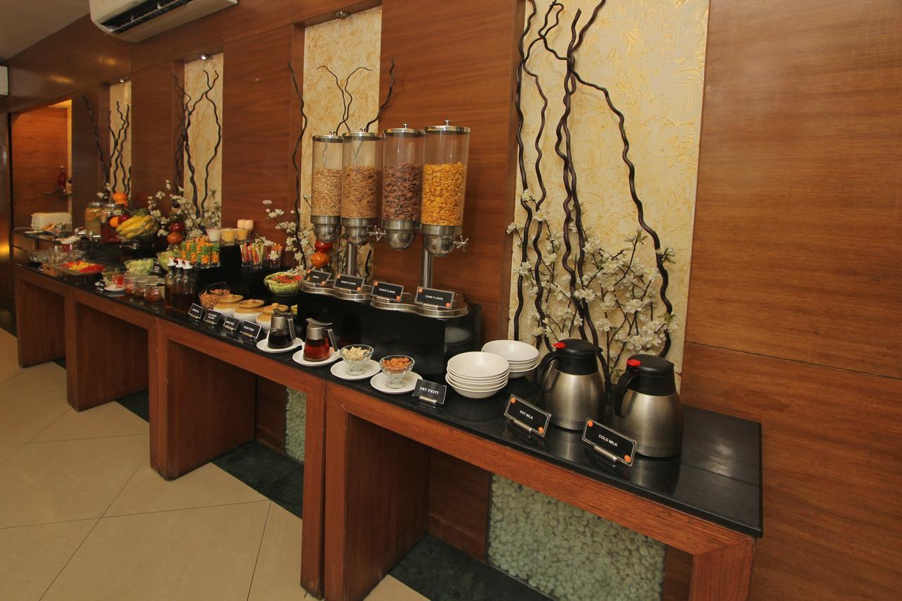 Hotel Phoenix Koregaon Park Пуне Екстер'єр фото