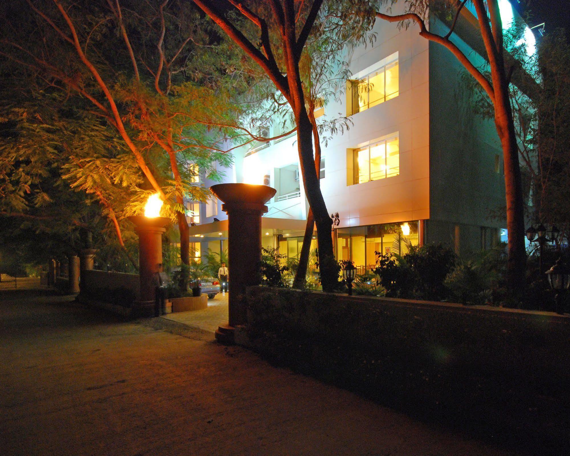 Hotel Phoenix Koregaon Park Пуне Екстер'єр фото