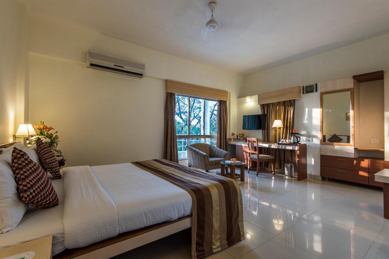 Hotel Phoenix Koregaon Park Пуне Екстер'єр фото