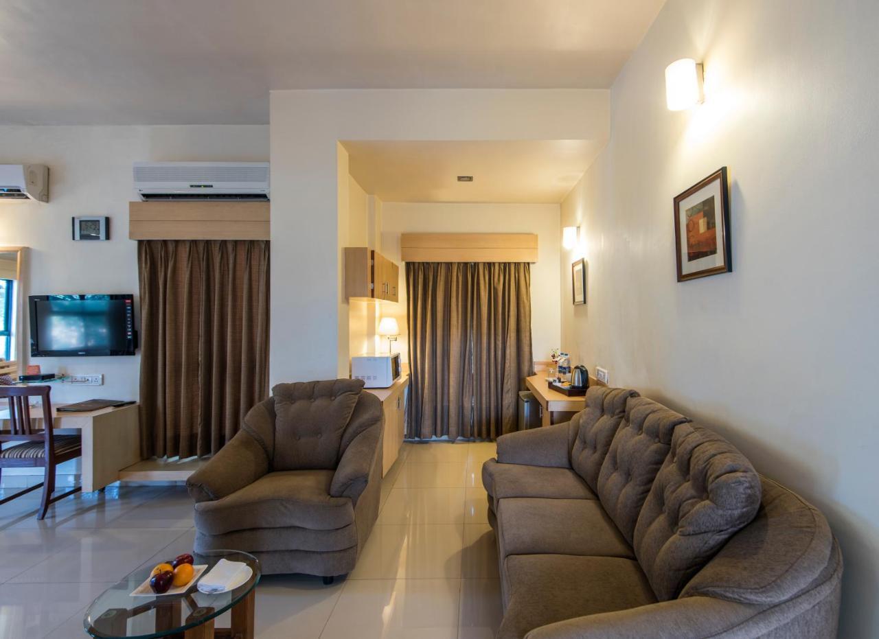 Hotel Phoenix Koregaon Park Пуне Екстер'єр фото