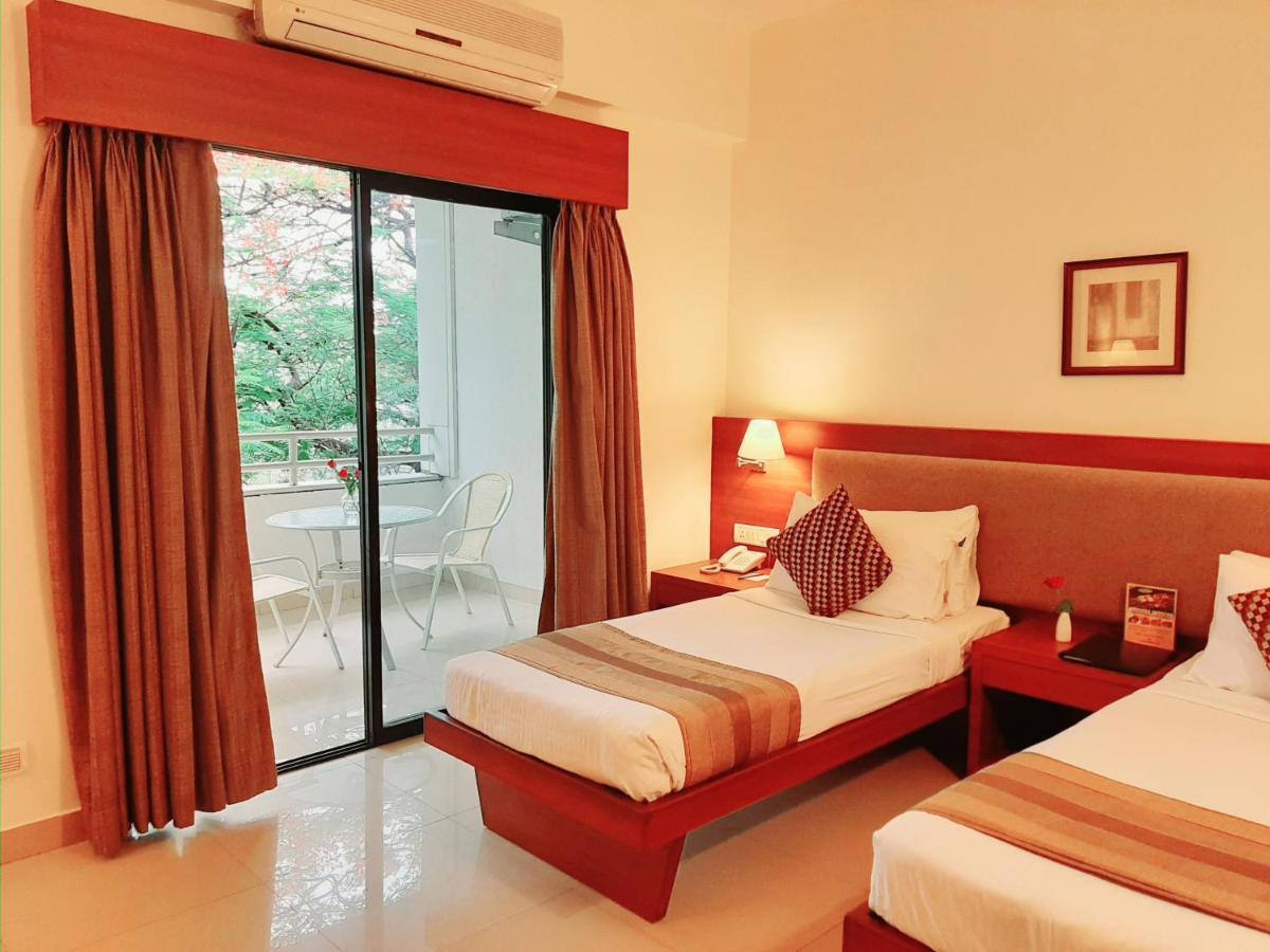 Hotel Phoenix Koregaon Park Пуне Екстер'єр фото